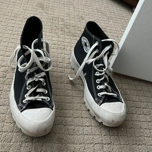converse platform in size 9 (womens), they have been worn a bit